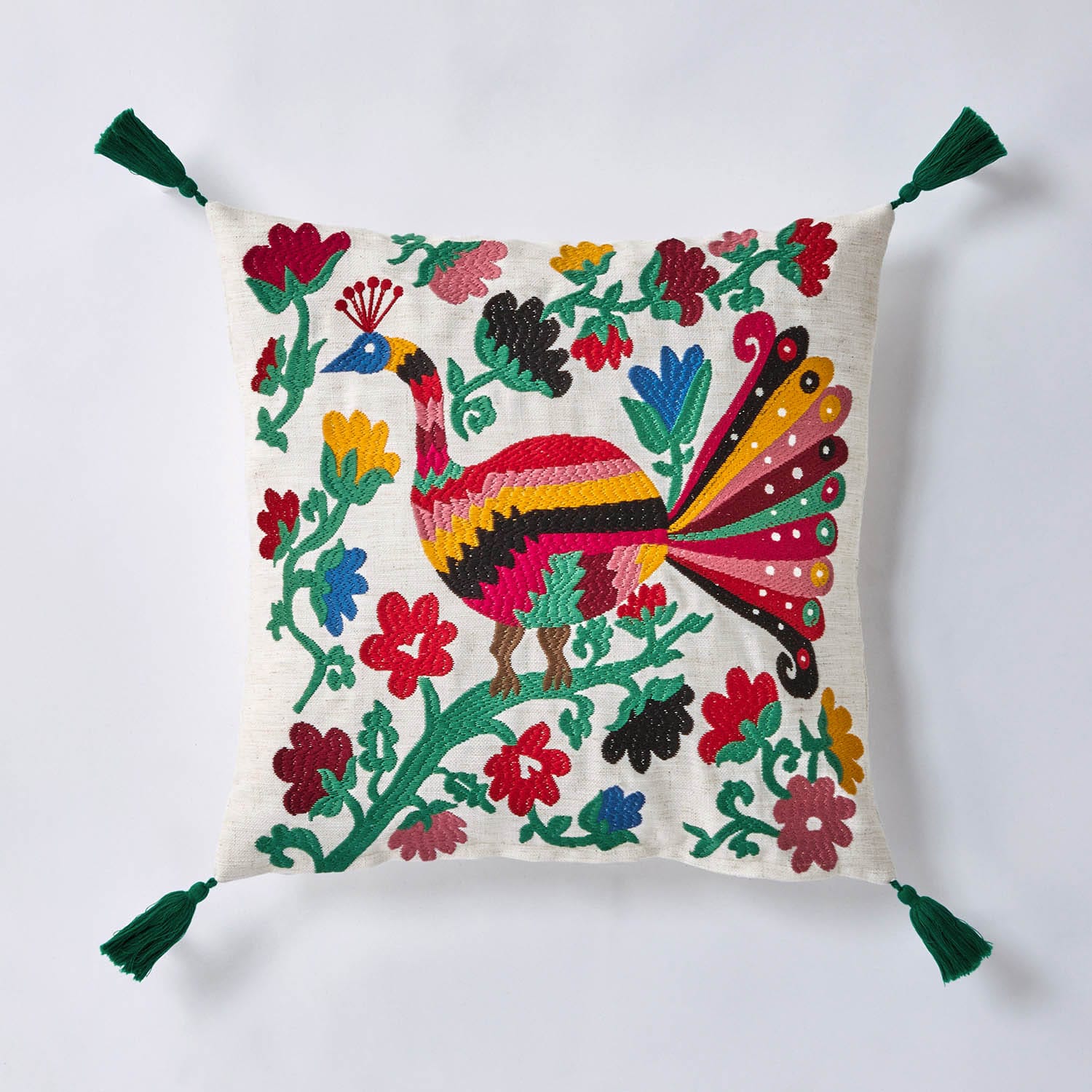 ベルメゾン グアテマラの鳥の刺繍を再現したクッションカバー