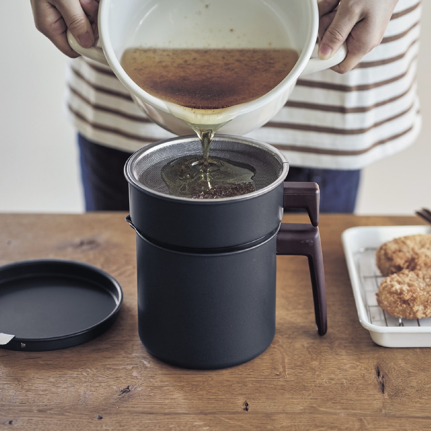 ベルメゾン 一気に800mlこせる大容量フッ素加工オイルポット[日本製]