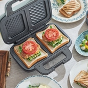 フォトジェニックな断面萌え！ラドンナ ホットサンドメーカー Toffy  K-HS4 おしゃれ家電 レトロ かわいい トフィ スッキリ収納 シンプル（ラッピング不可）