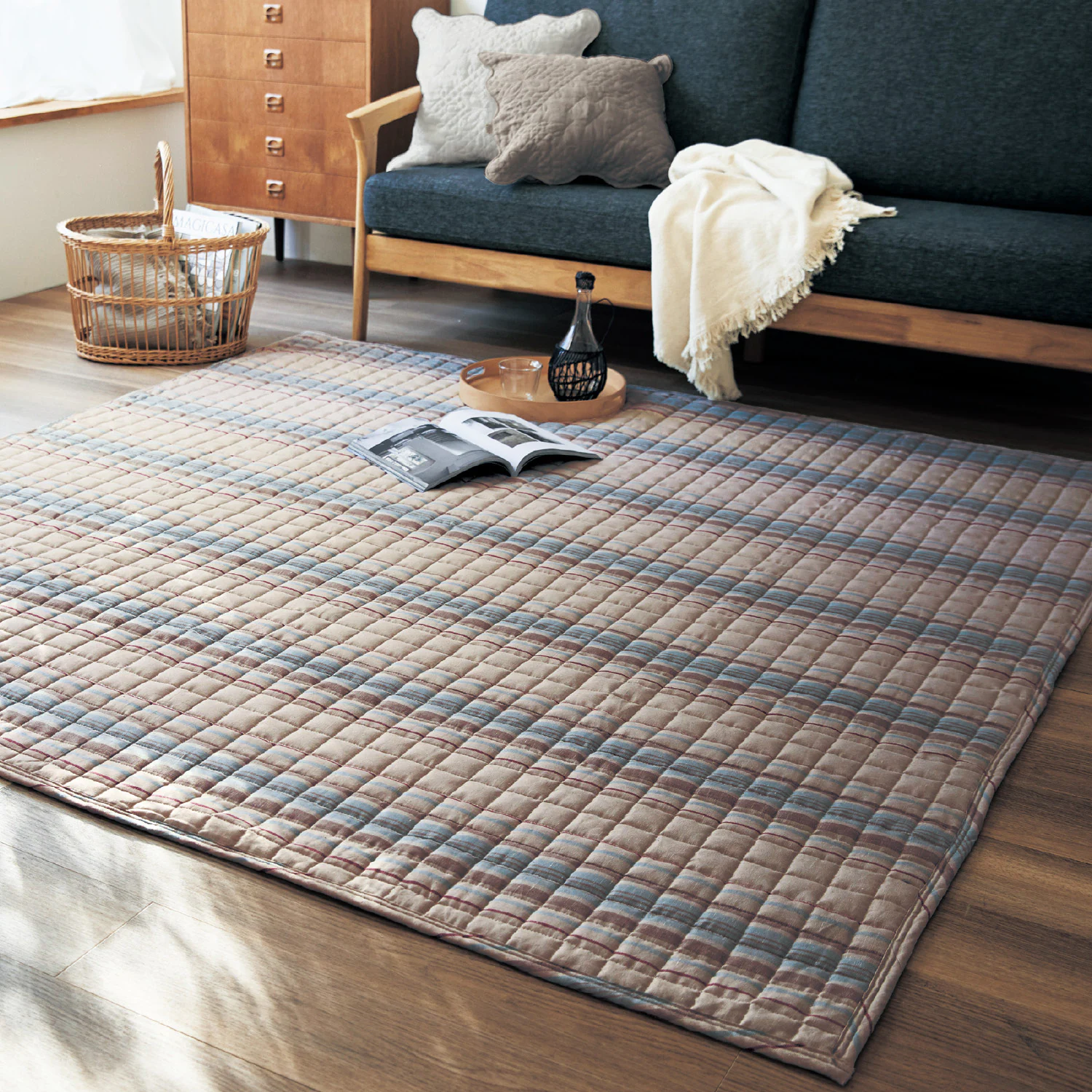 ベルメゾン ラブザリネン フレンチリネンキルトラグ チェック（ネイビー系） 約１３０×２００・レギュラー